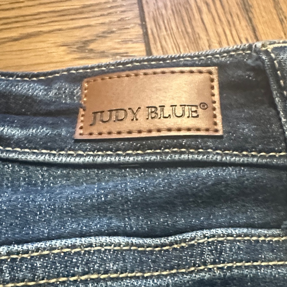 Judy Blue Women's Dark Blue Cropped Jeans - Picture 2 of 5